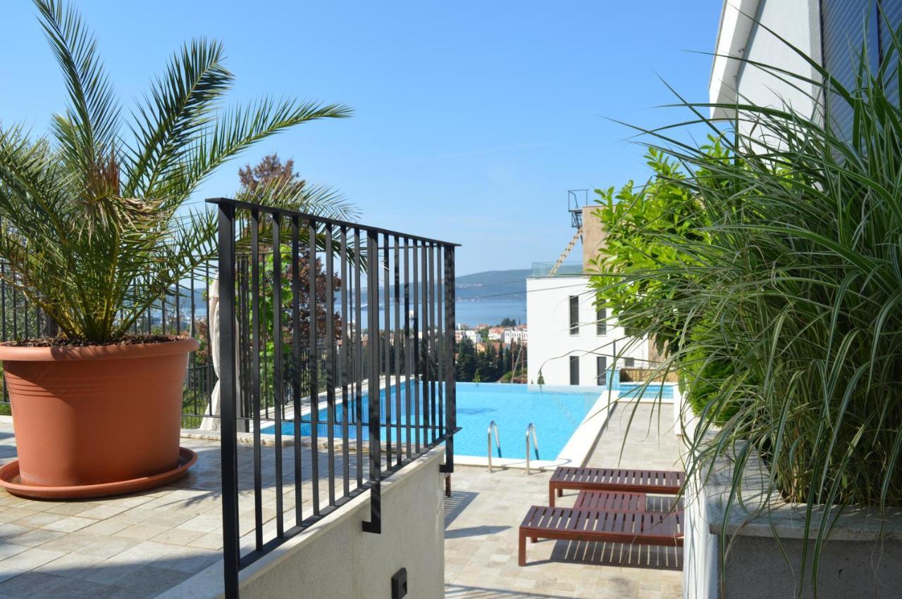 Apartment Line One Tivat Bagian luar foto