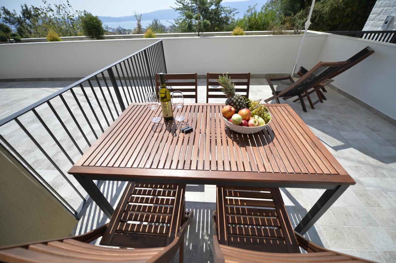 Apartment Line One Tivat Bagian luar foto
